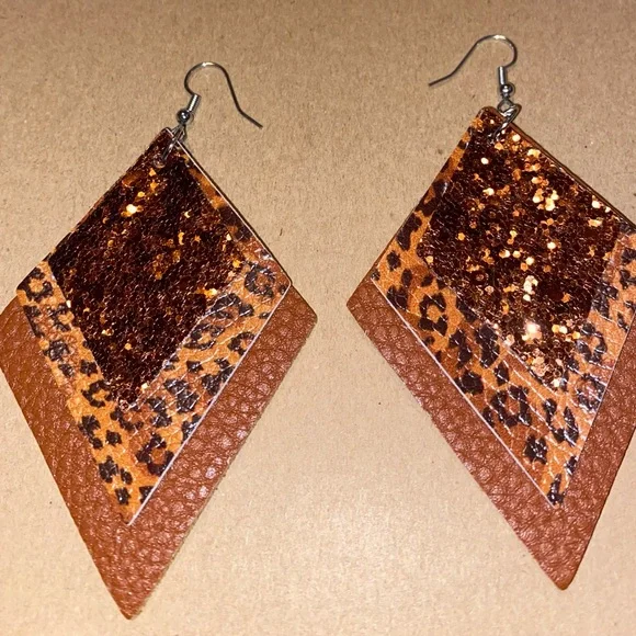☀️3/$9☀️ Brown and Leopard Print Layered Earrings - Picture 1 of 4